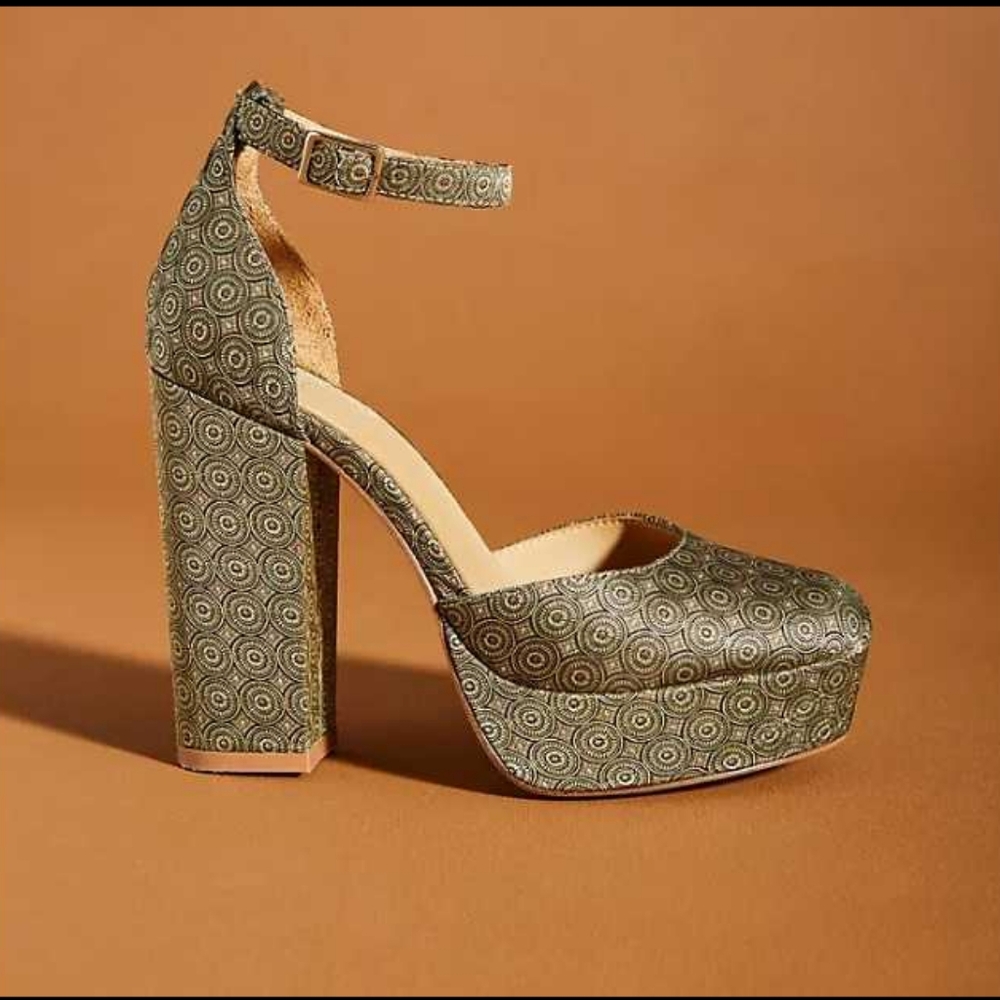 🤎Anthropologie Bill Blass Platforms